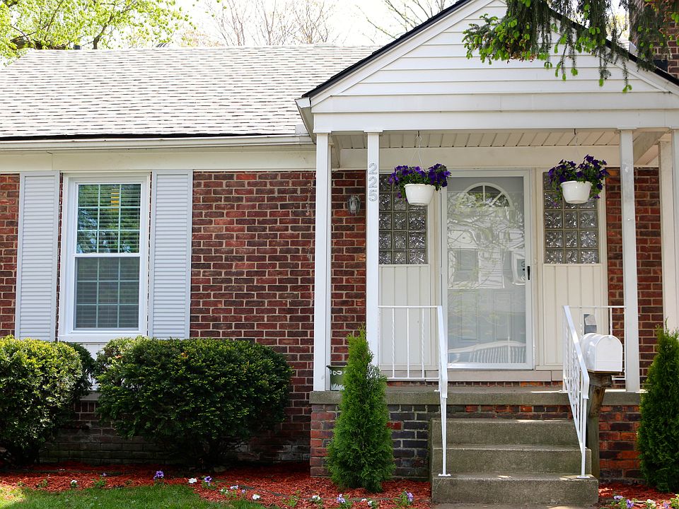 1st image of 225 W Cambourne St