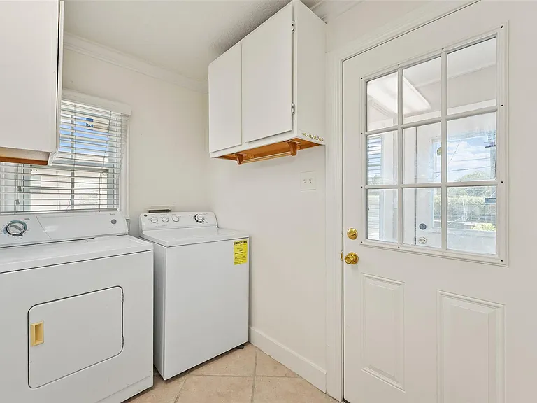 1637 Castle Ct — Photo 11