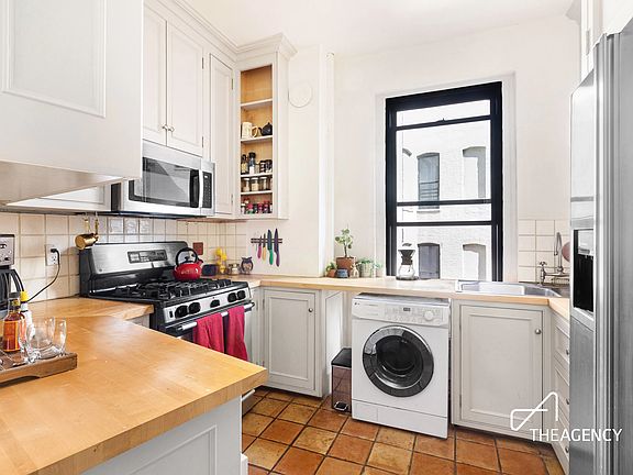 3rd image of 170 Claremont Ave APT 20