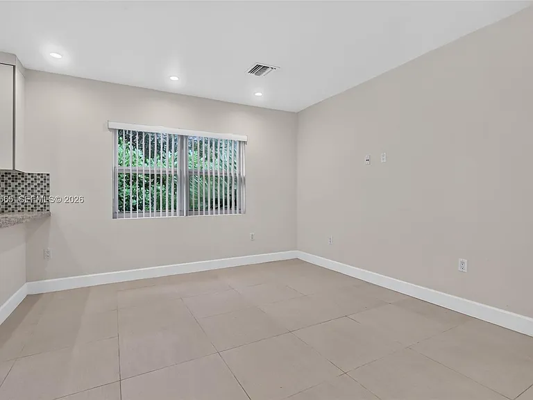 12800 NE 11th Ave #3 — Photo 6