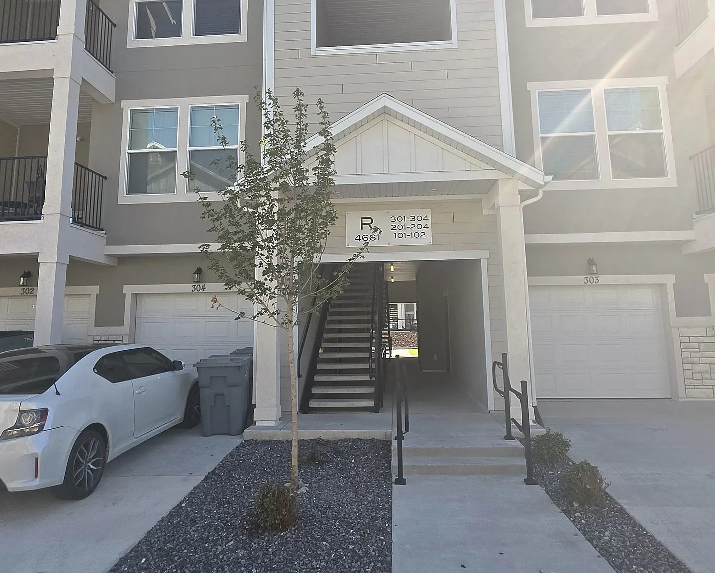 3 bed, 1272 sqft, $2,200 — Photo 1