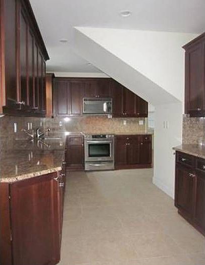 2nd image of 562 Loretto Ave