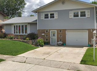 15137 Geoffrey Rd, Oak Forest, IL 60452