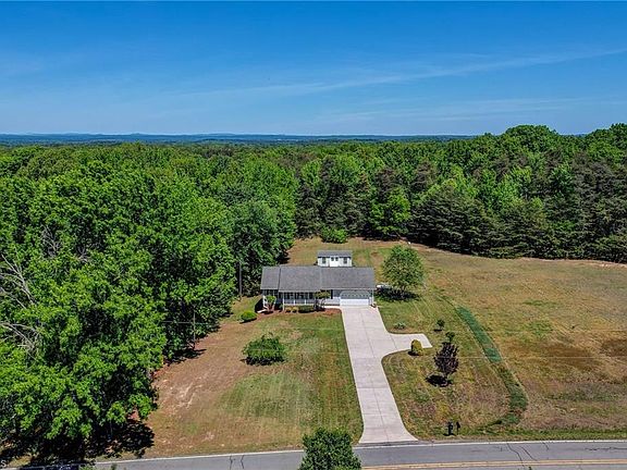 3rd image of 541 Moir Mill Rd