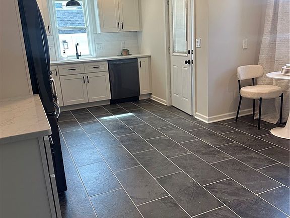 5th image of 19314 Muskoka Ave