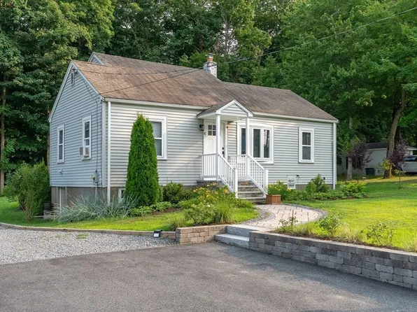 4 Glenwood Ave, Foxboro, MA 02035