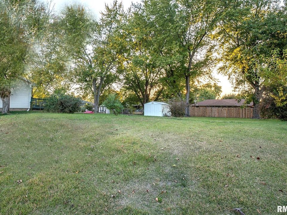 2nd image of 225 Maple Park Dr