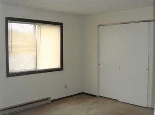 1425 Pioneer Rd, Crest Hill, IL 60403