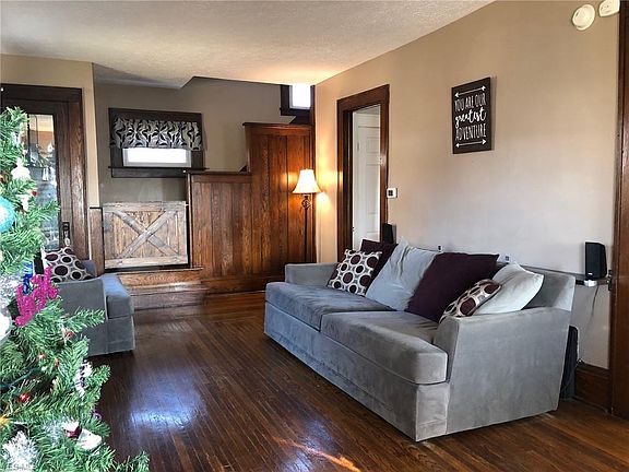 3rd image of 457 E Archwood Ave