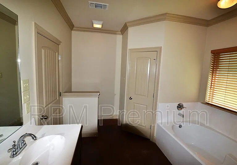 4836 Rollins Rd — Photo 19