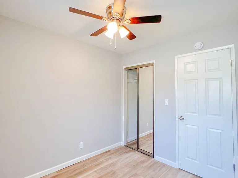 6518 CORONA — Photo 11