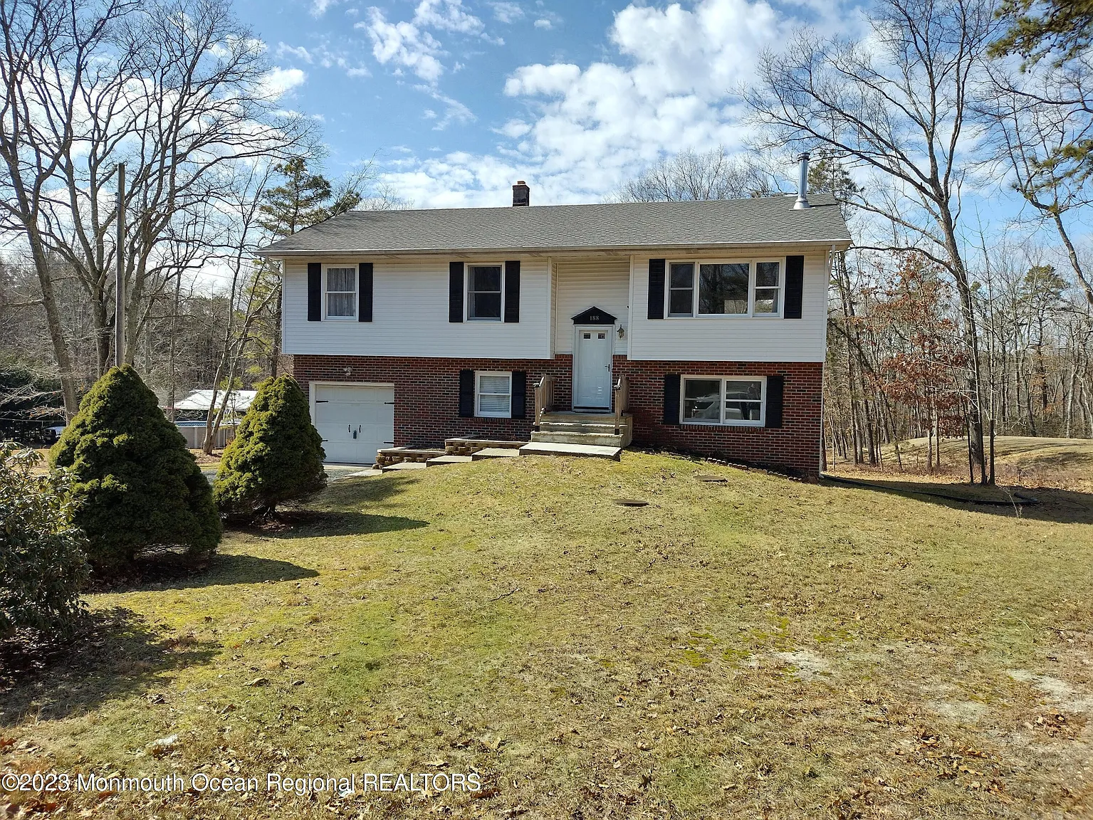 188 Willow Drive photo 1