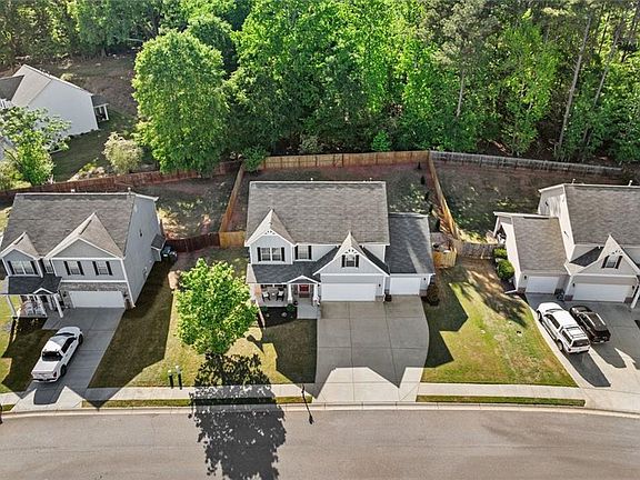 3rd image of 530 Evergreen Way