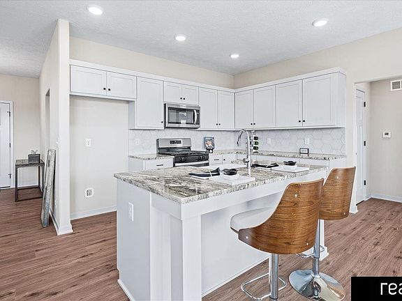4th image of 4557 Barksdale Dr