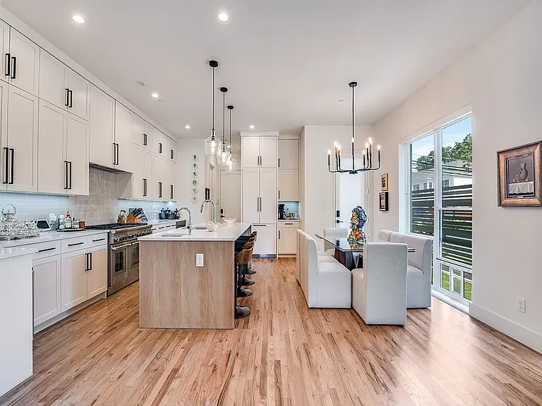 4200 University Blvd — Photo 8