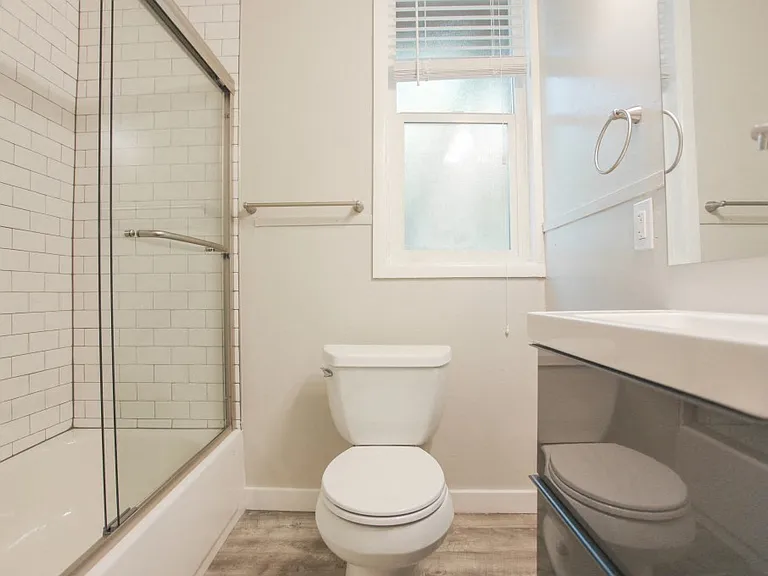 1839 Arapahoe Unit 1 Bathroom