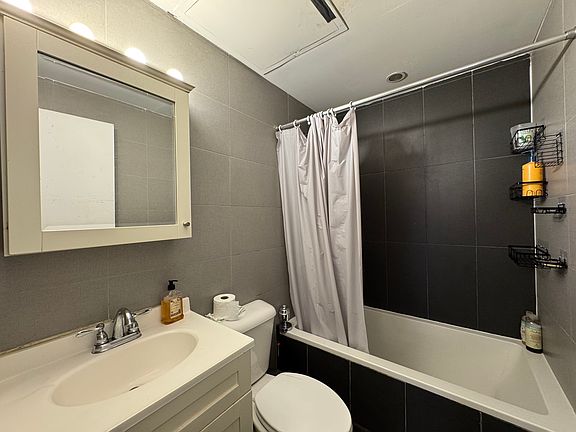 4th image of 890 Bergen St APT 1R
