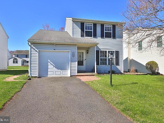 3rd image of 1049 Deerfield Cir