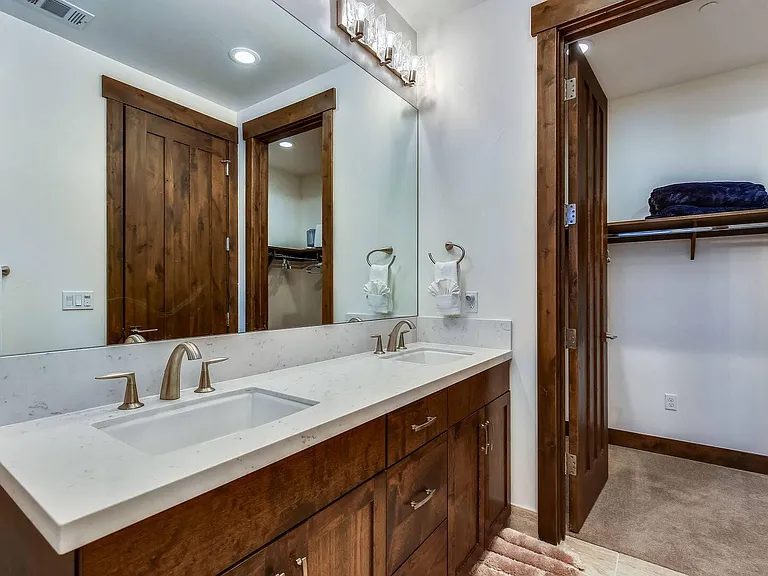 10137 Corrie Ct — Photo 24