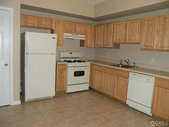 3rd image of 55 Forest Dr