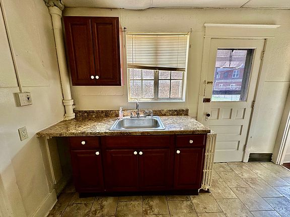2nd image of 1012 S Hall St #A
