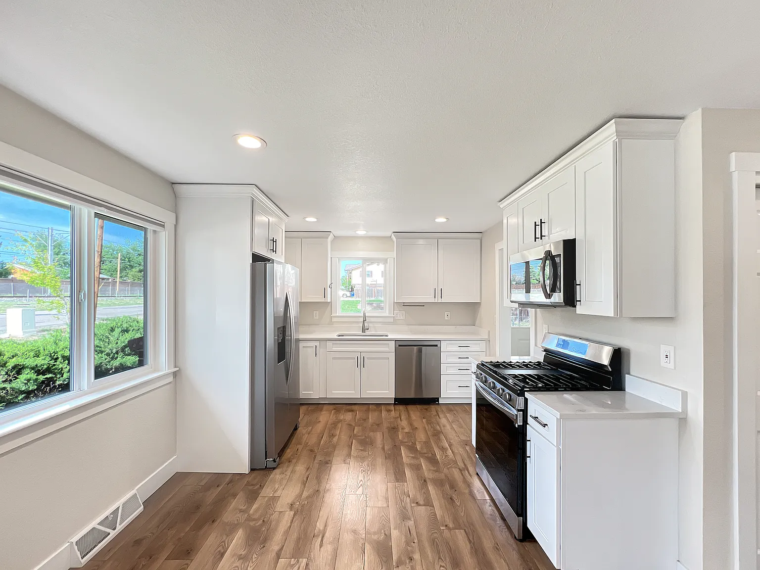 2 bed, 853 sqft, $2,600 — Photo 3
