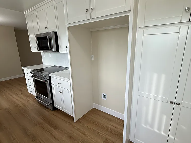 2601 N Glenoaks Blvd #E — Photo 14