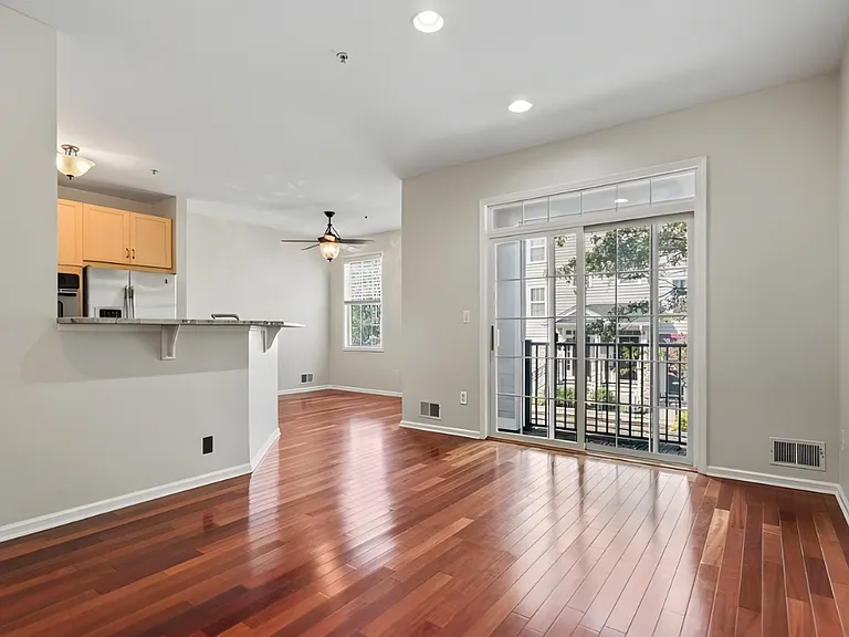 107 Brittany Ct — Photo 6