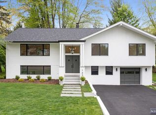 145 Mezzine Dr, Cresskill, NJ 07626