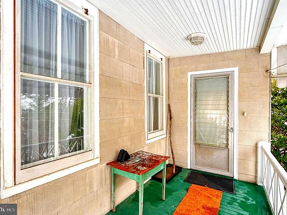 5th image of 706 Chestnut St