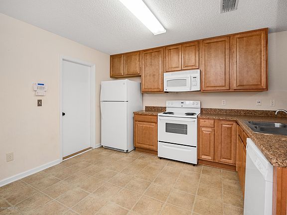 3rd image of 3214 Academy Park Pl
