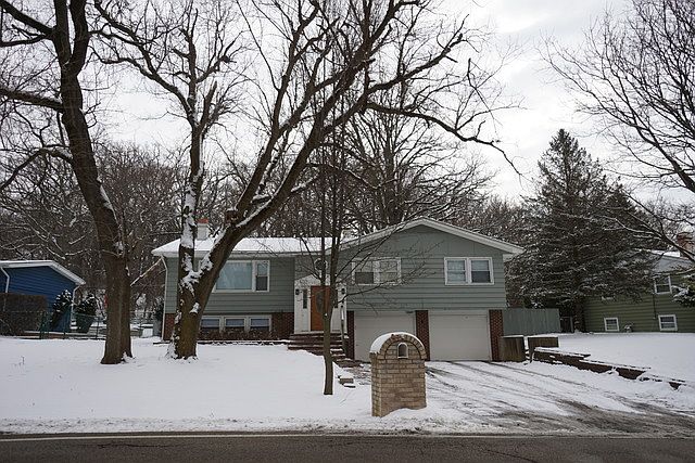 1st image of 600 Hawthorne Ln