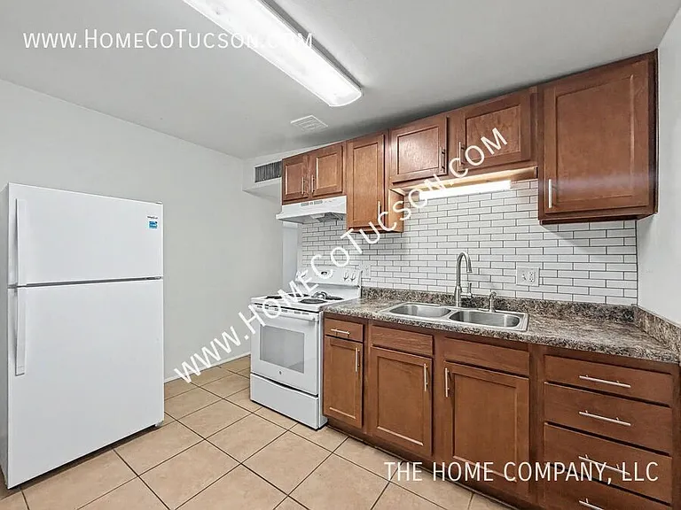 4938 S Highland Dr — Photo 5