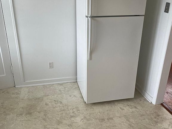 4th image of 27 Fulton St #4