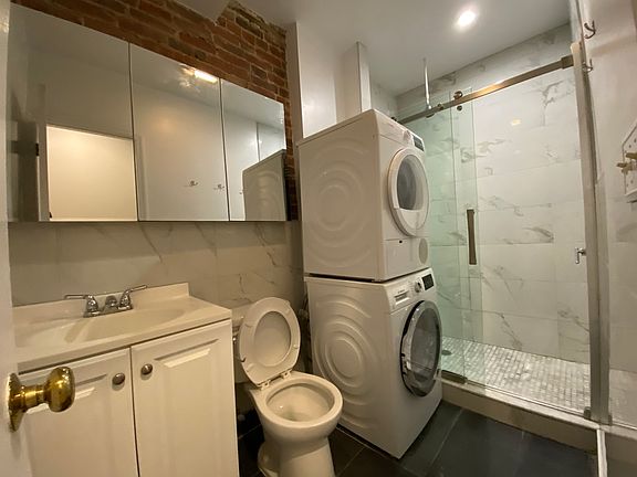 4th image of 89 Clay St #10