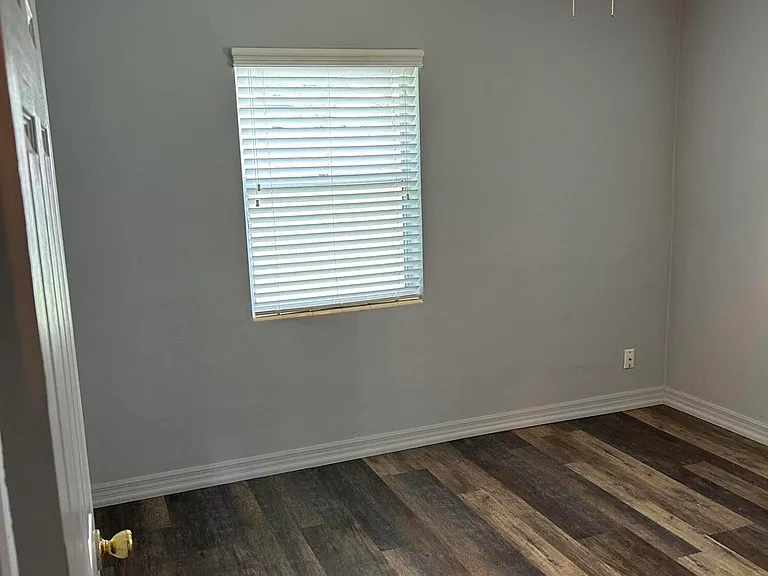 4323 Shirley Ave — Photo 3