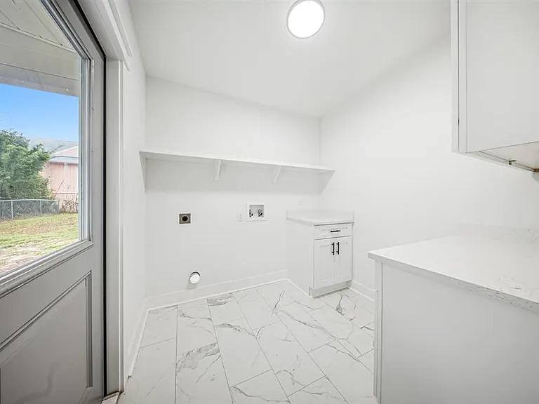 1827 Fernando Dr — Photo 12