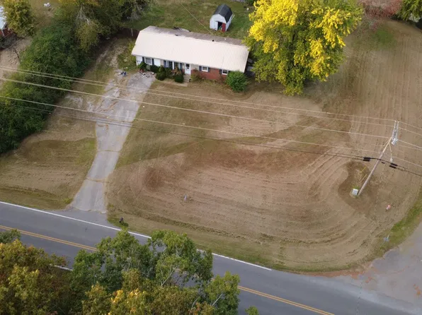 2402 Skyview Dr, Centerville, TN 37033