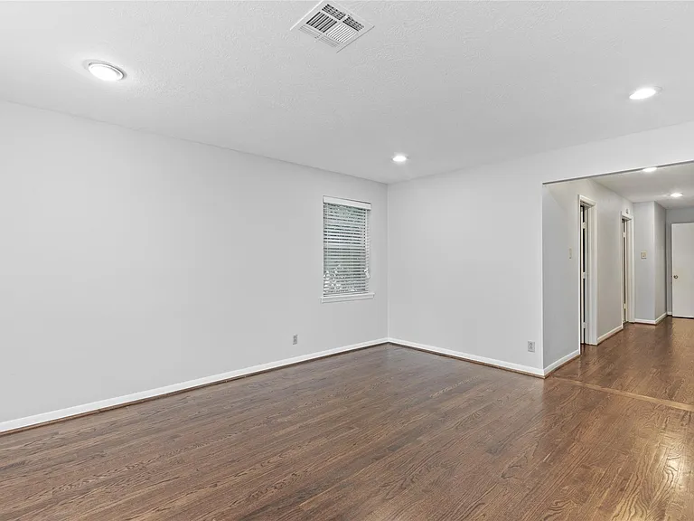 118 E Thornton Rd — Photo 13