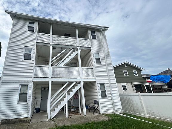 4th image of 1320-1322 W Locust St