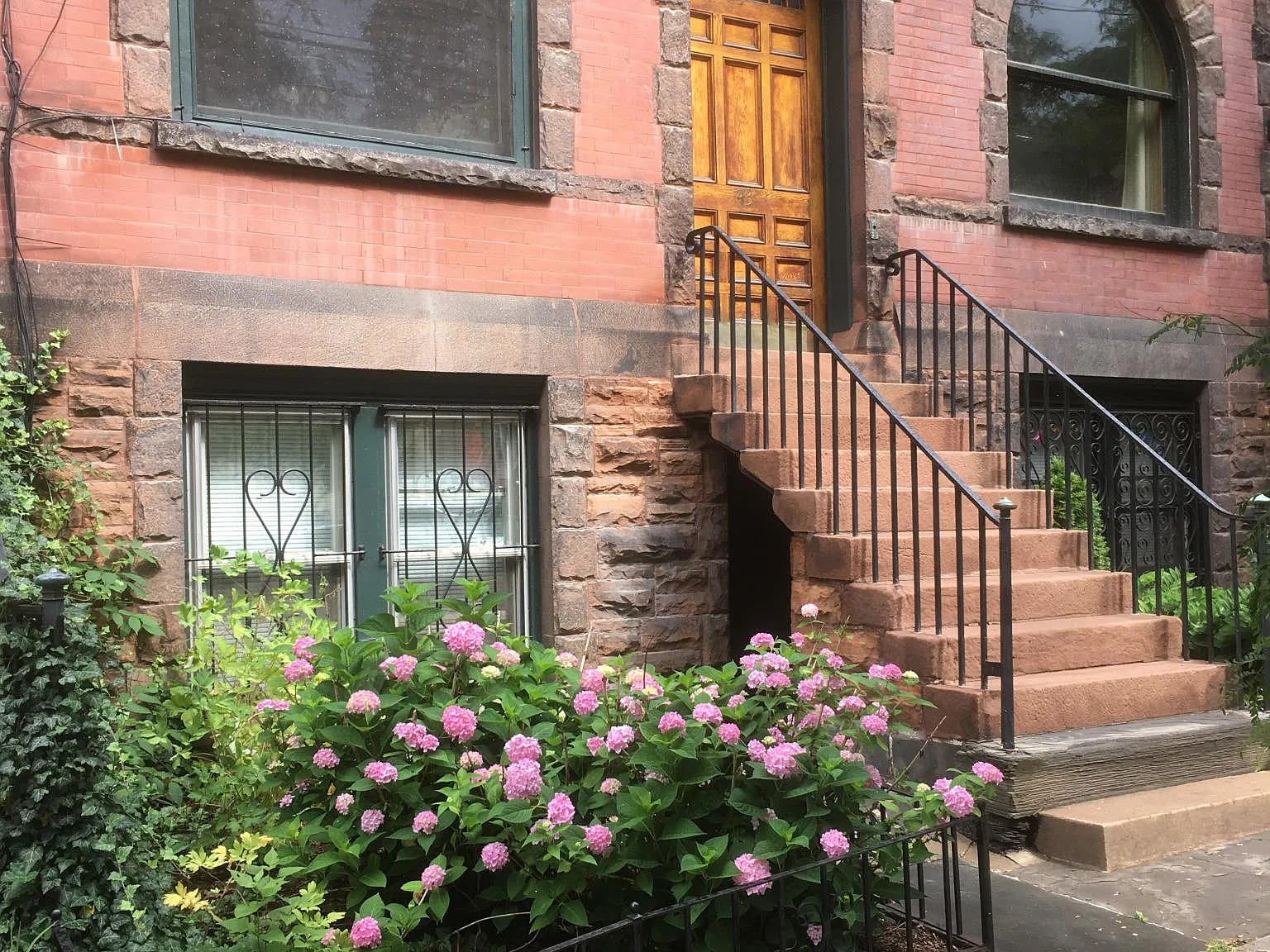 2 bed, 1300 sqft, $1,975 — Photo 2