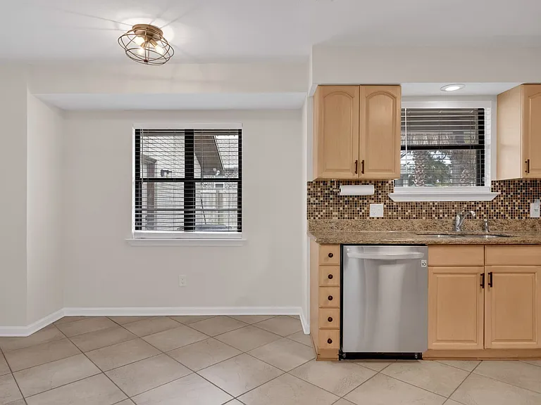 967 Grand Canal St — Photo 27