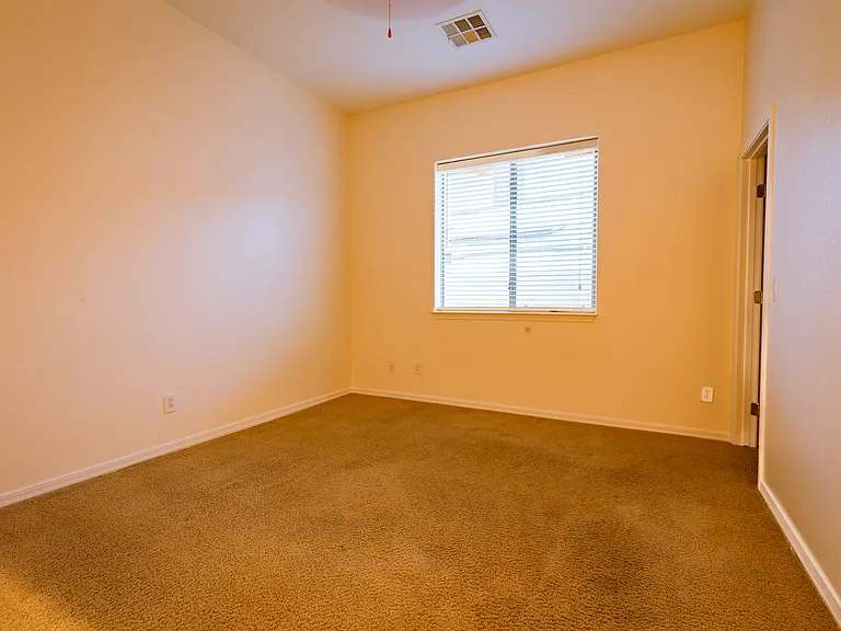 562 E Janet Way — Photo 28