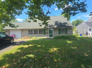 57 Indigo Rd, Levittown, PA 19057