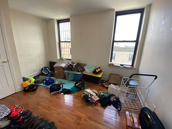 3rd image of 624 Saint Johns Pl APT 5