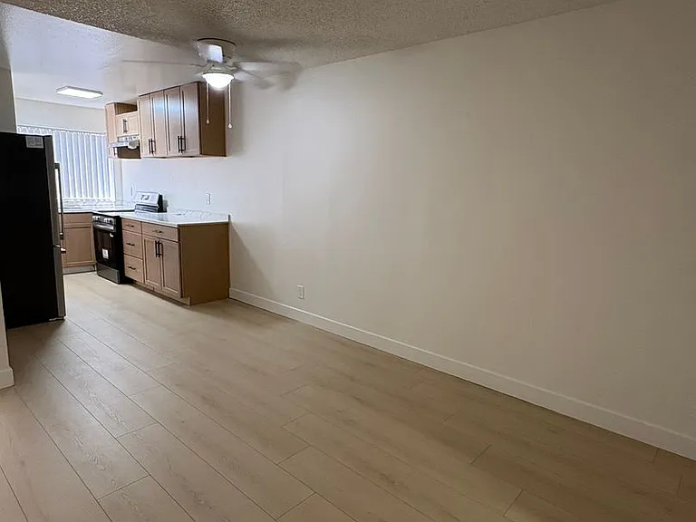 WOD - Woodman Apartments — Photo 10