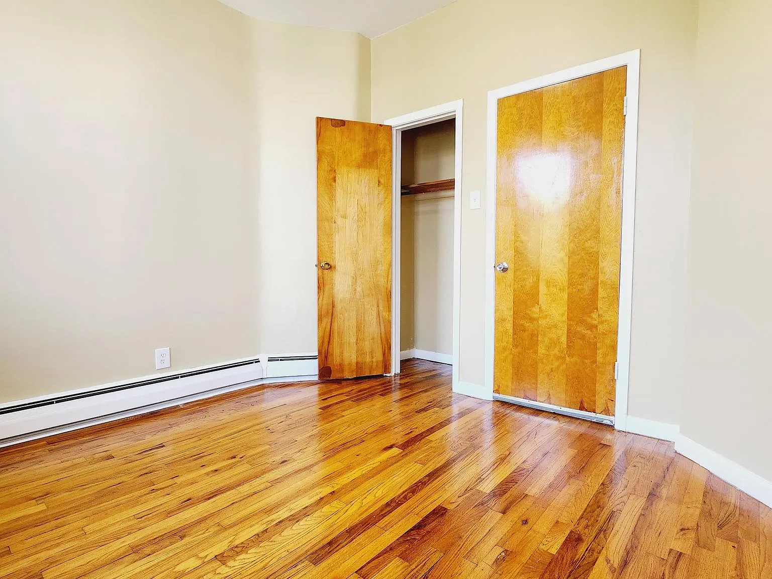 2 bed, 800 sqft, $2,000 — Photo 2