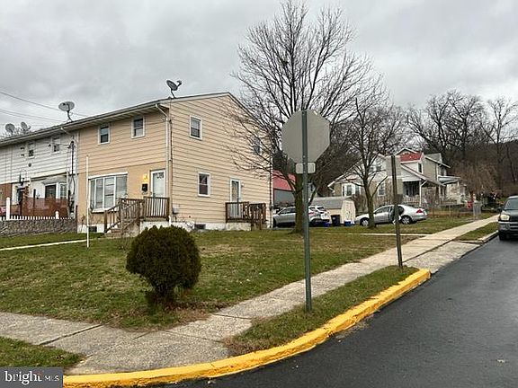 2nd image of 3105 Marion St