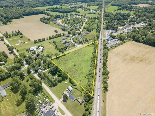 10467 Willis Rd, Willis, MI 48191