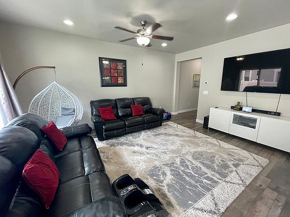 3rd image of 1727 W Shade Ln